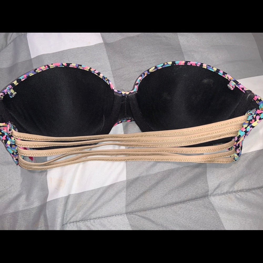 Strapless bikini top.
